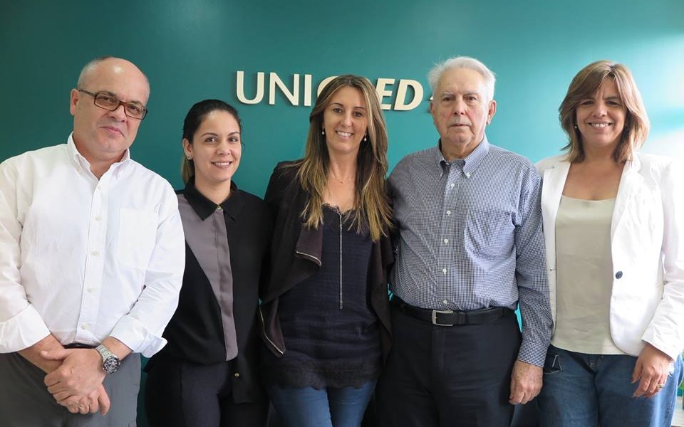 Believe it, Nilton Santolin e UNICRED-RS assinam contrato do livro de 20 anos da UNICRED-RS